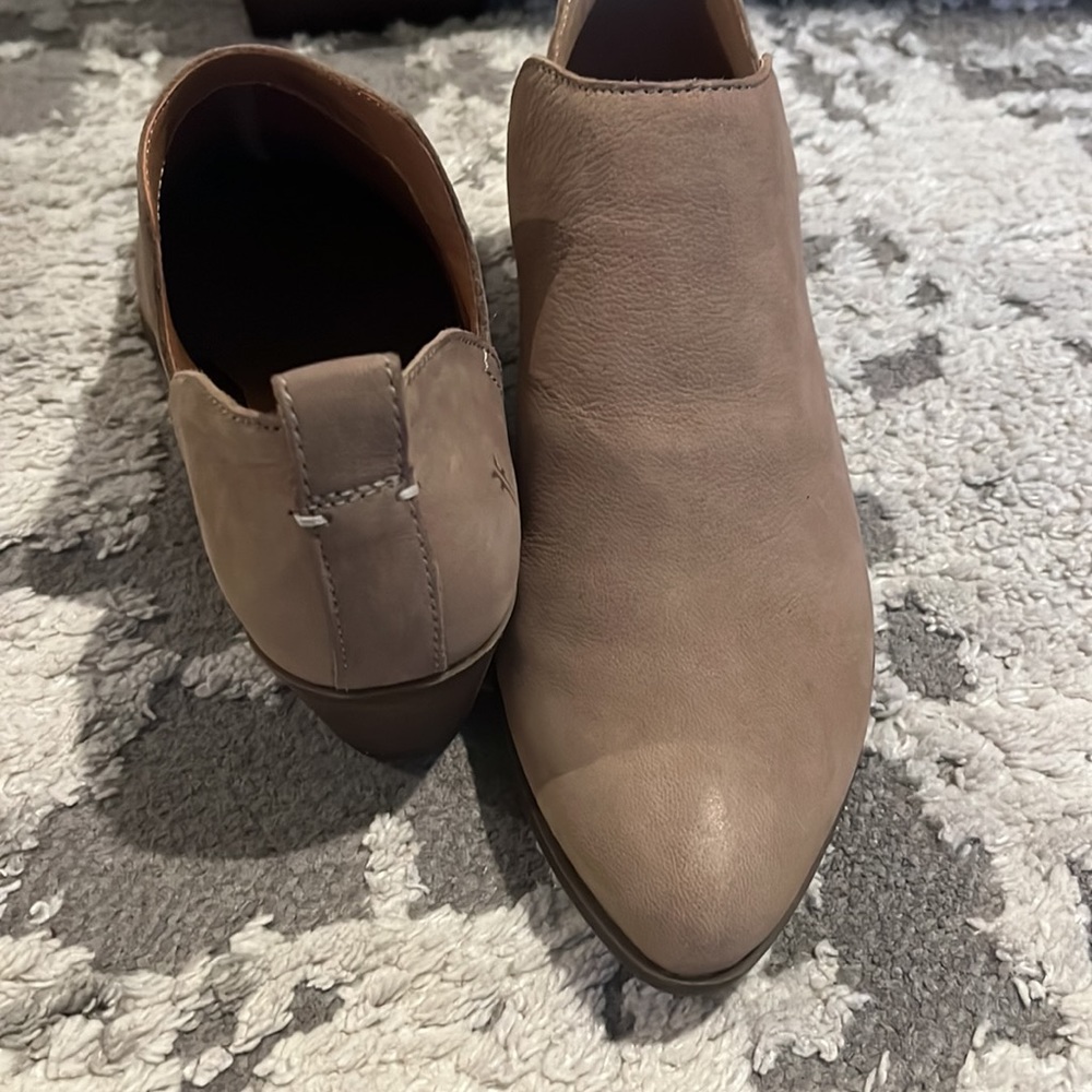 Frye - Picture 4 of 5